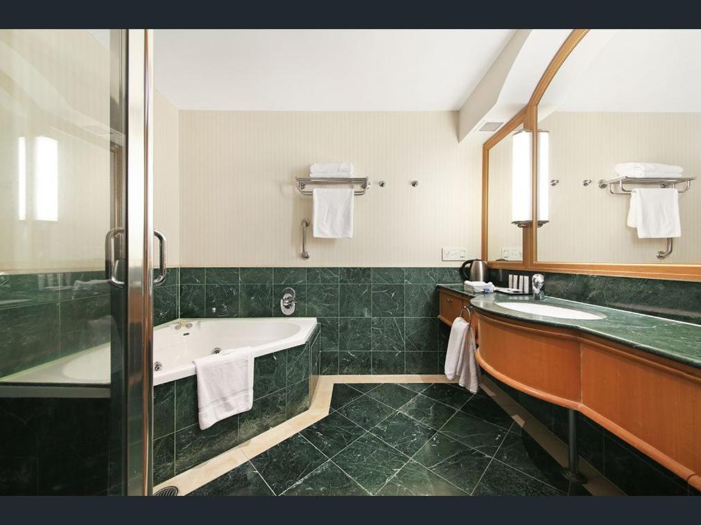 Deluxe Private Apartment And Studio - Ocean Views Голд-Кост Экстерьер фото