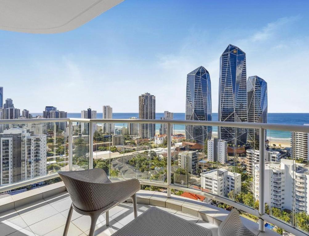 Deluxe Private Apartment And Studio - Ocean Views Голд-Кост Экстерьер фото